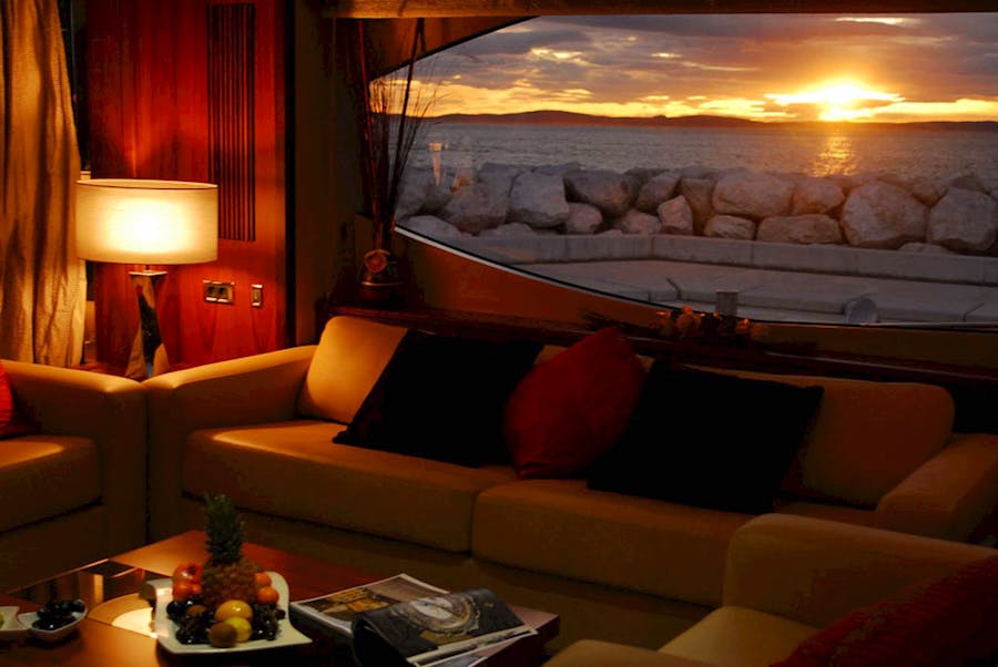 11-luxury-sunseeker-yacht-my-choco-interior-saloon.jpg