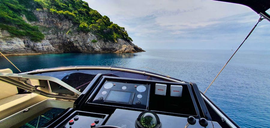 dubrovnik_ferretti_fly_motoryachts_for_day_tours_and_transfers-006.jpg