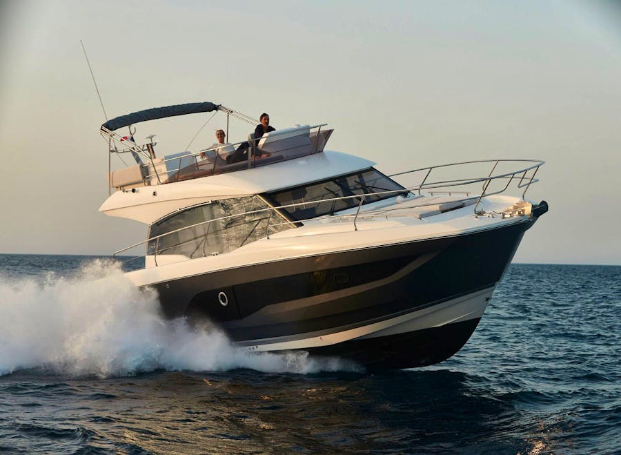 dubrovnik-yacht-charter-prestige-420-new-executive-class-yacht-001.jpg