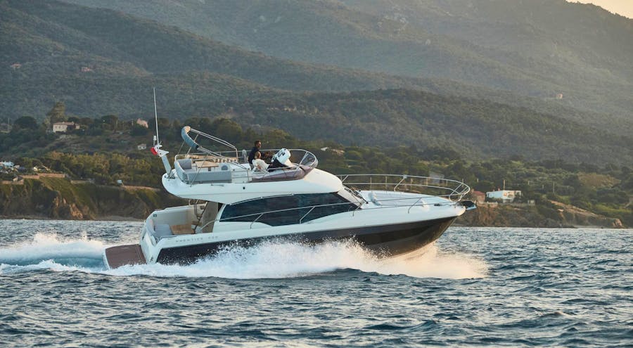 dubrovnik-yacht-charter-prestige-420-new-executive-class-yacht-005.jpg
