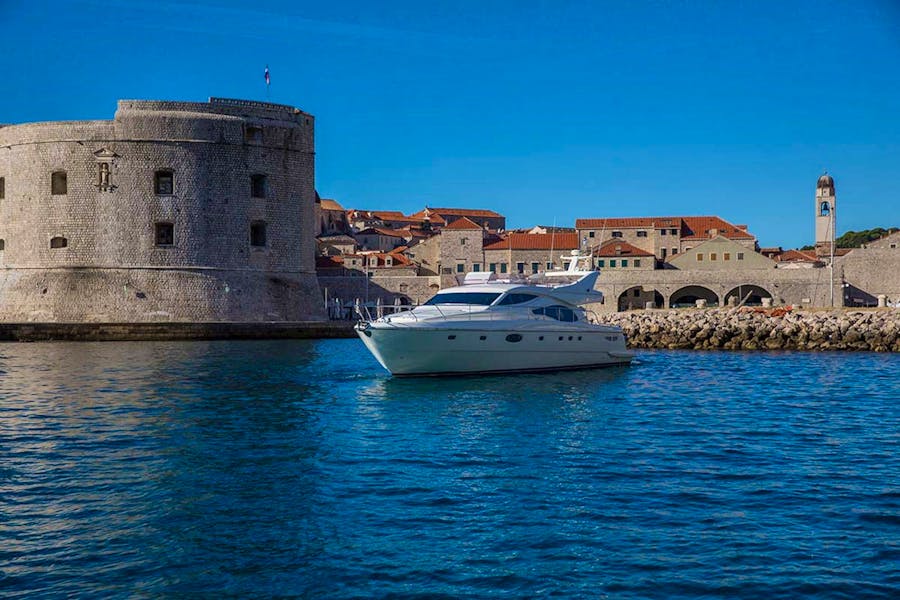 luxury-yacht-charter-dubrovnik-ferretti-591-02.jpg