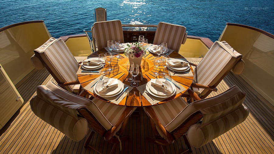 my_auriane_broward_marine_30_luxury_yacht_for_charter-002.jpg
