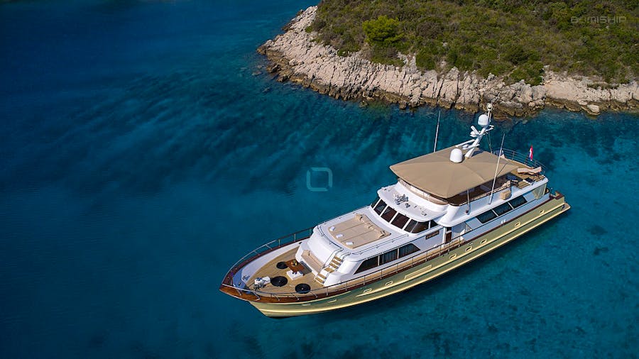 my_auriane_broward_marine_30_luxury_yacht_for_charter-011.jpg
