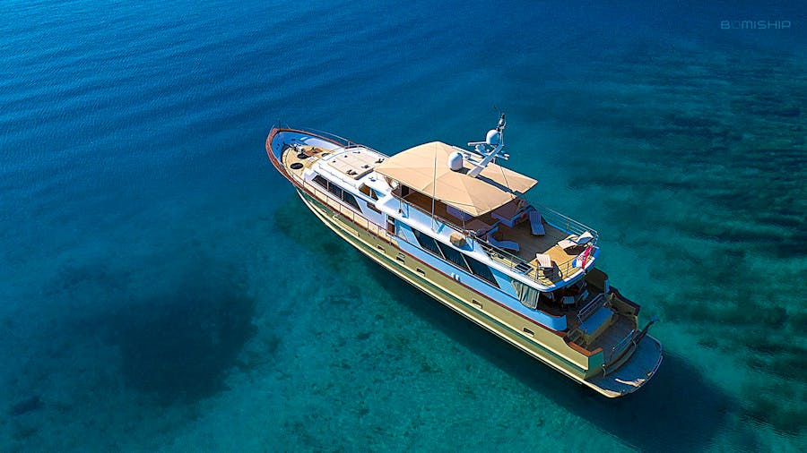 my_auriane_broward_marine_30_luxury_yacht_for_charter-012.jpg