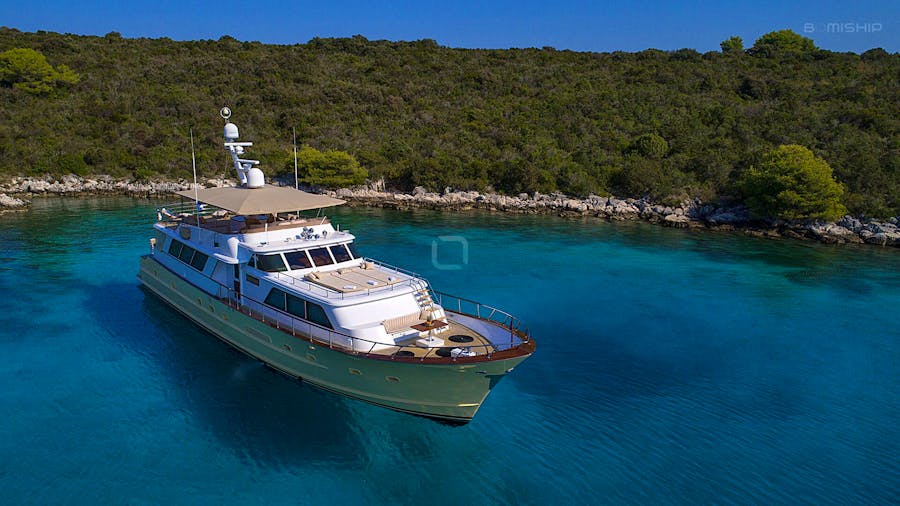 my_auriane_broward_marine_30_luxury_yacht_for_charter-013.jpg